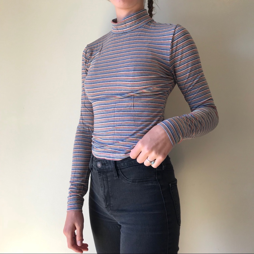 Striped fitted turtle neck